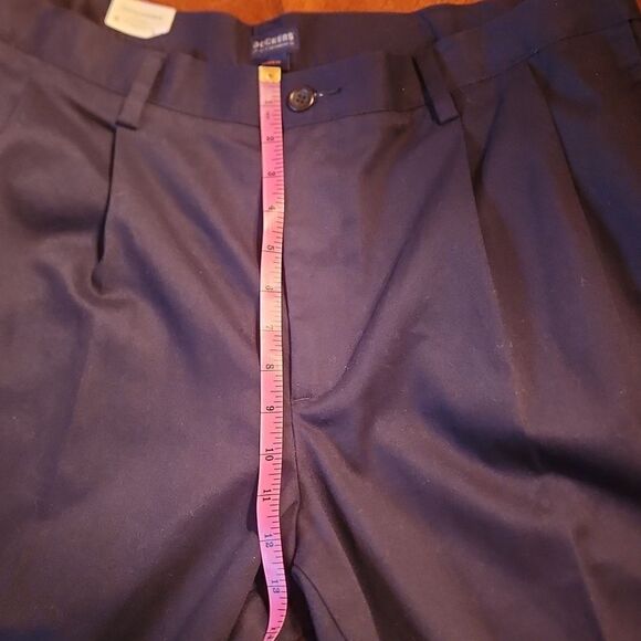 NEW Dockers Relaxed Fit Pleated & Cuffed Stretch Khaki Pants 38 X 34, Navy Blue - Picture 5 of 6